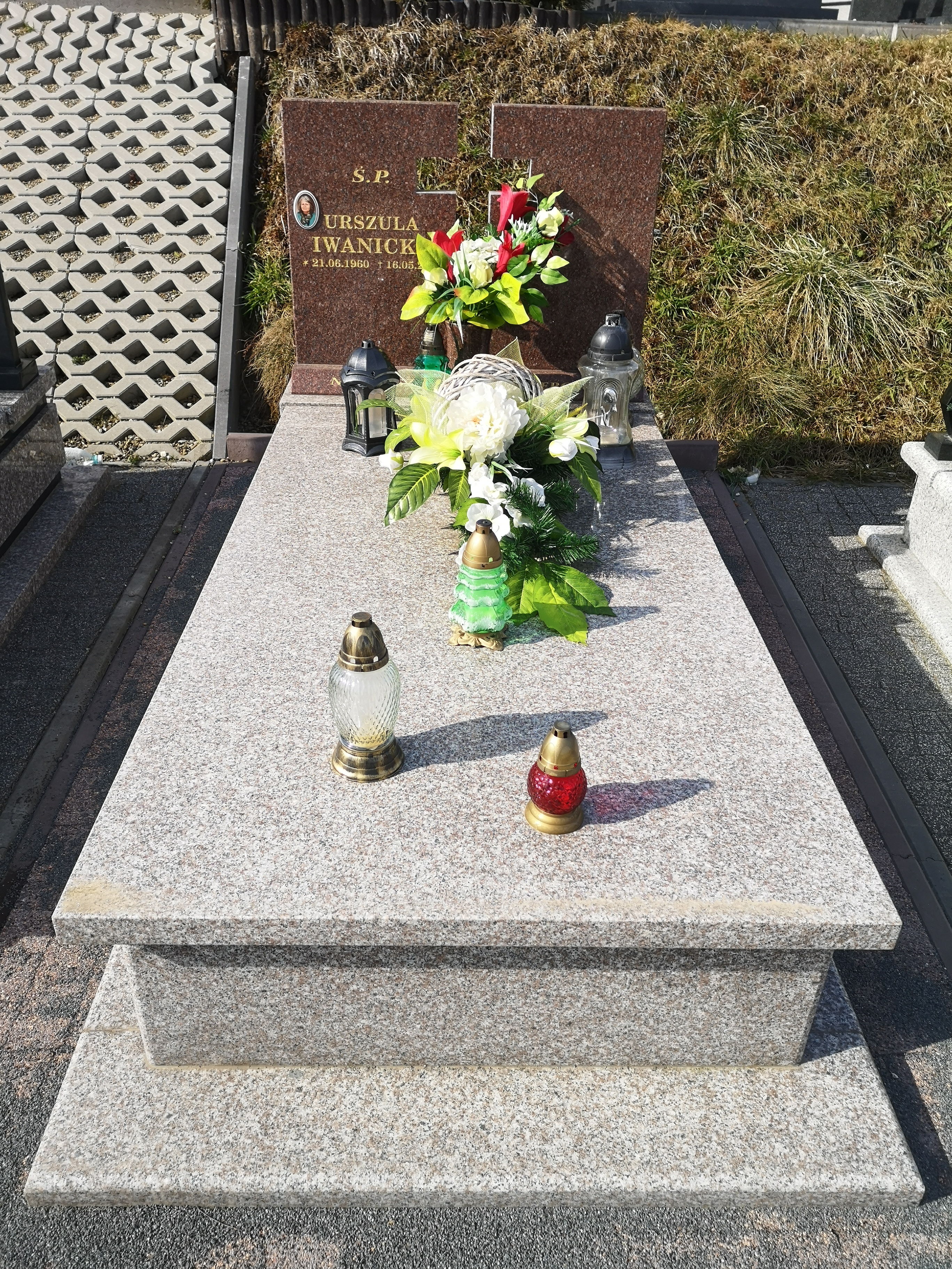 Urszula IWANICKA 1960 Jasło - Grobonet - Wyszukiwarka osób pochowanych